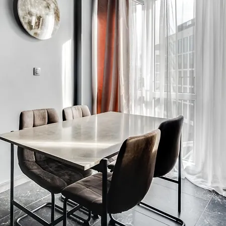 Blacknight - Self Check-in 24h * Wroclaw