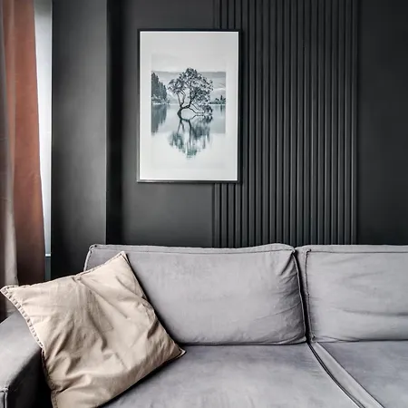 Blacknight - Self Check-in 24h